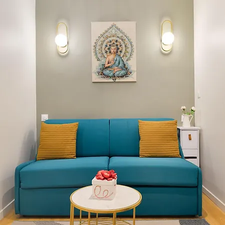 Guestrust - Arc De Triomphe Paris